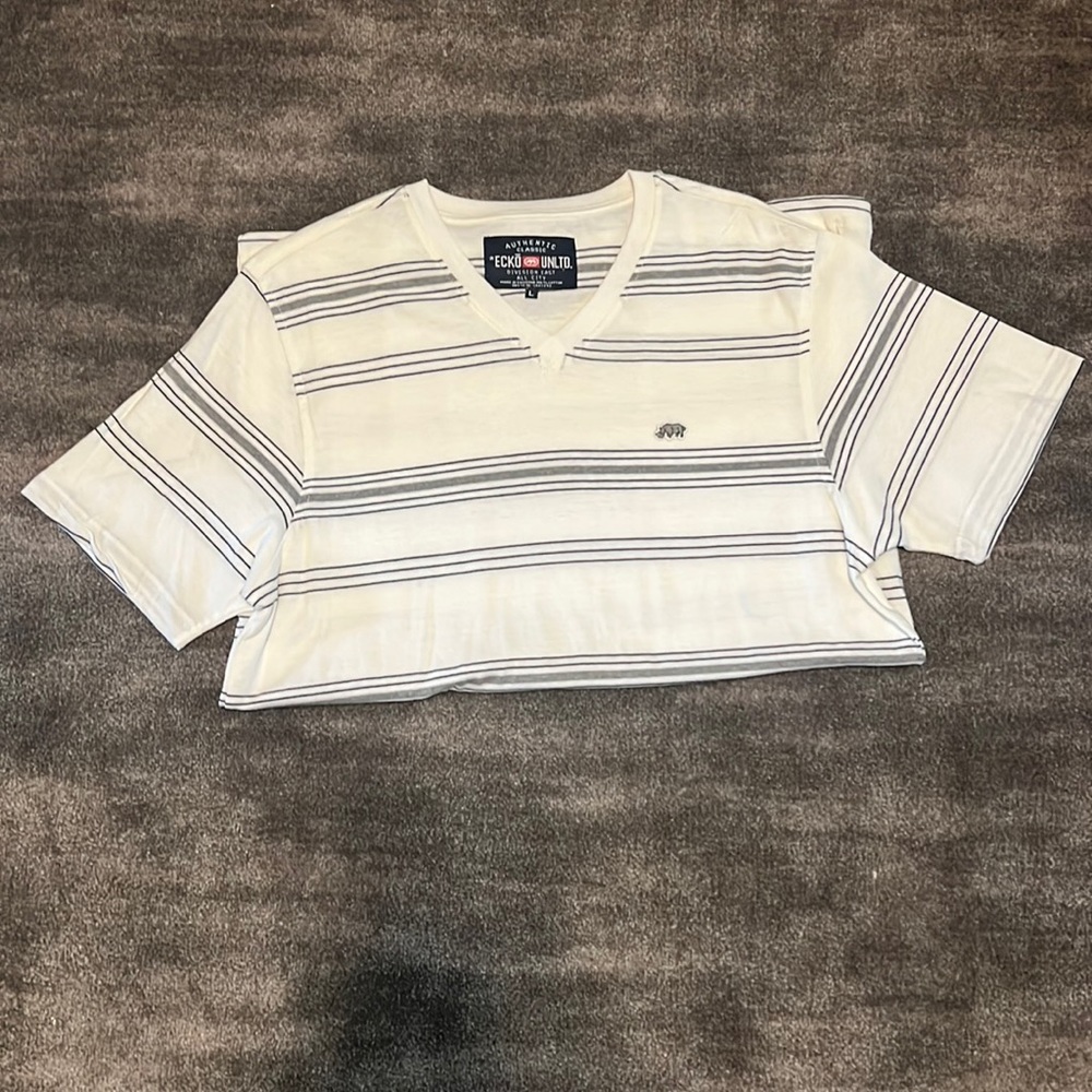 EcKo Unlimited v neck t shirt